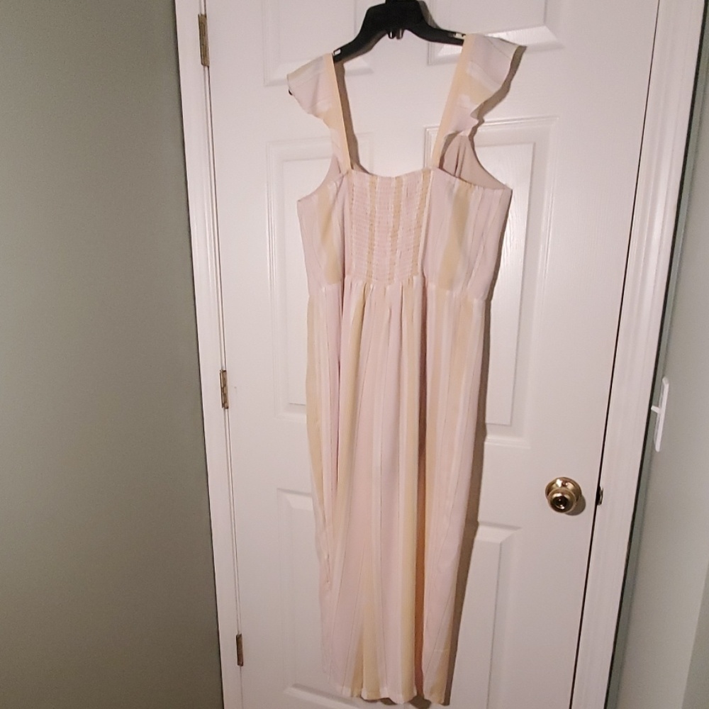 Candie's Button Front Flutter Sleeve Cropped Jumpsuit - Picture 4 of 5